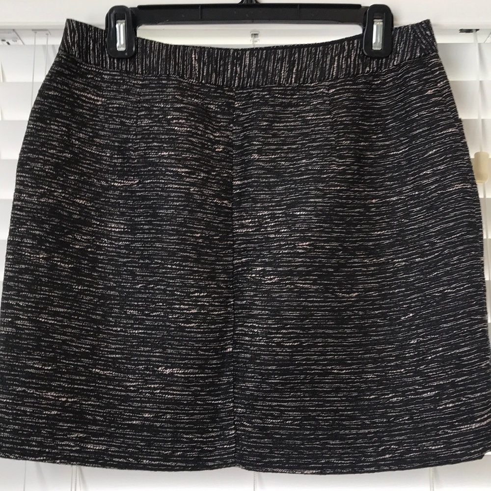 Skirt w/ Pockets! - Picture 2 of 7